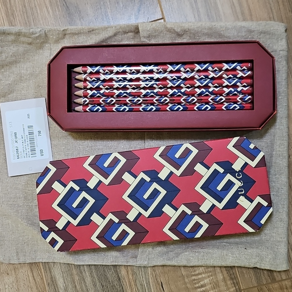 New Gucci Geometric G Notebook+ Gucci Geometric G Printed Pencils - Picture 13 of 17